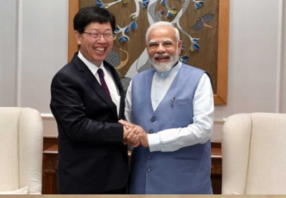 पीएम मोदी ने फॉक्सकॉन चेयरमैन यंग लियू से की मुलाकात